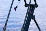 Detail kaprov�ho pr�ta SPORTEX Beyond Carp 13ft 3,75lb v stojane s ne�novo �lt�m vlascom.