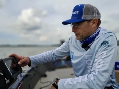 Ako prepojiť geodetický GPS prístroj so sonarom cez NMEA protokol Ako prepojiť geodetický GPS prístroj so sonarom cez NMEA protokol