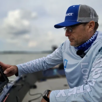 Servis a Hard Reset sonaru Lowrance: Čo robiť, ak Hook Reveal mrzne a stráca dno? Servis a Hard Reset sonaru Lowrance: Čo robiť, ak Hook Reveal mrzne a stráca dno?