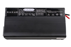 Nab�ja�ka LiFePo4 12,8V/20A