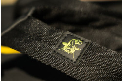 Black Cat sum�iarske ��apky detail dizajnu sumca