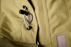  Detailn� poh�ad na vodeodoln� zips vrecka bundy Dozer Basis