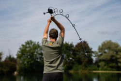 Ohyb pr�ta SPORTEX Revolt Carp CS-2 Stalker pri zdol�van� ryby